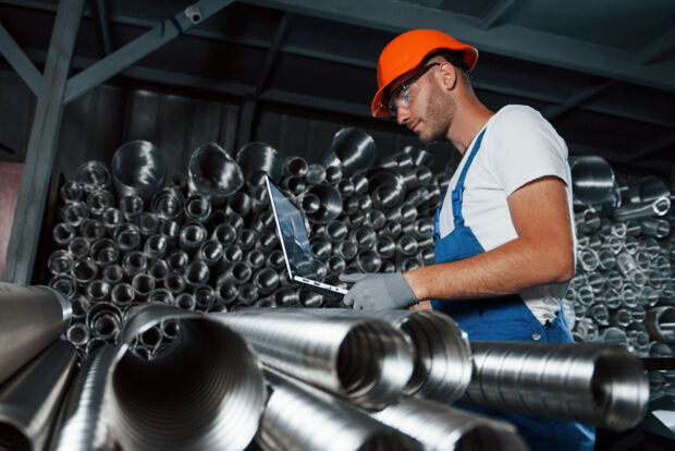 Sectorspecifieke automatisatie en software voor de digitalisering van staal en metaal sector